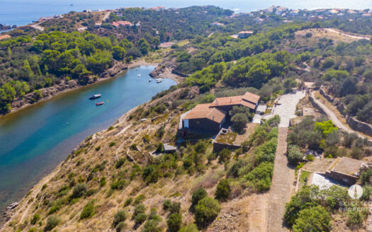 Einzigartige Immobilie in Cadaqués – Gegenüber von Port Lligat