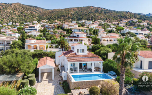 Freistehende Villa mit privatem Pool und Panoramablick